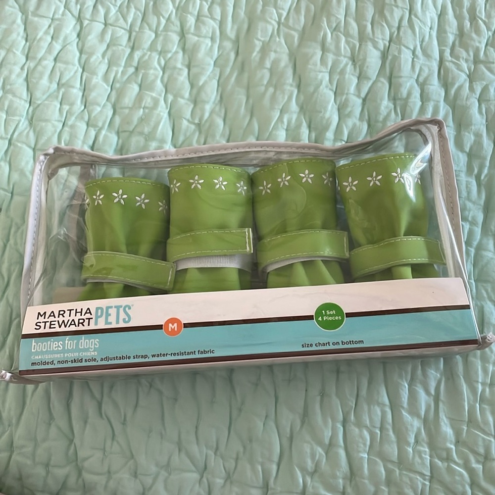 NWT green dog rain 🌧️ booties